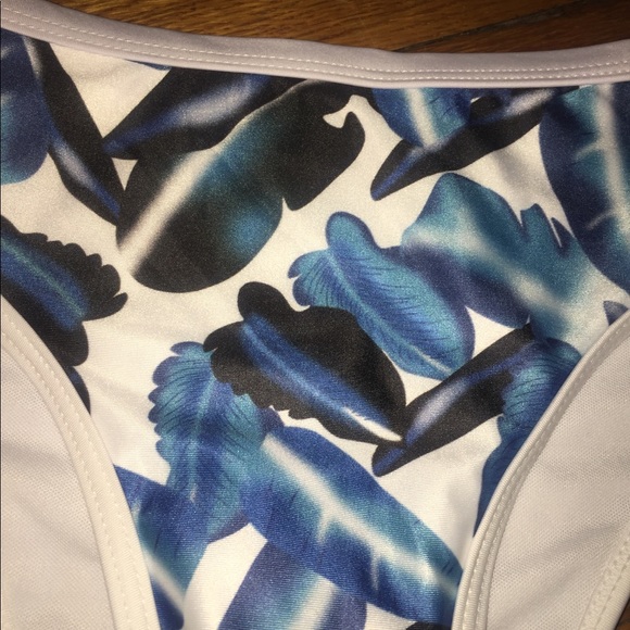 Brand new blue/white palm tree leaf bikini - Picture 3 of 3